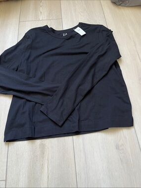 GAP Black Long-Sleeve Crewneck Tee